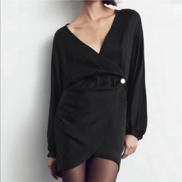 NWT Zara Long Sleeve Blouson Faux Wrap Dress in Black Size L - Picture 1 of 7